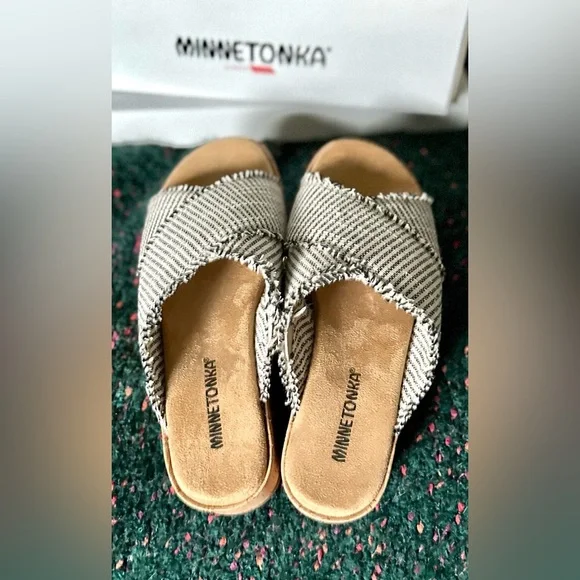 🎸MINNETONKA🎸🔥NWT🔥Posey Wedge in Black/Natural Stripe—7 - Picture 6 of 16